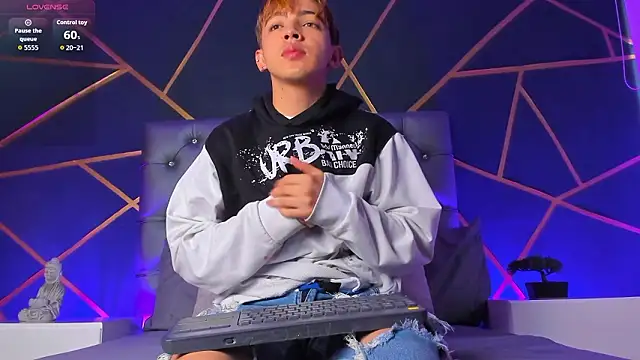 Snapshot of Lian_Miller1_ chatting on 02/21/26, 12:40 Lian Miller1 online show from 02/21/26, 12:40