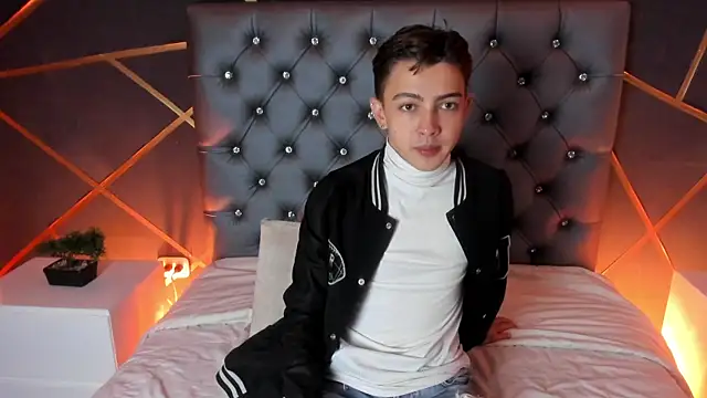 Lian Miller1  online show from 10/03/25, 12:28