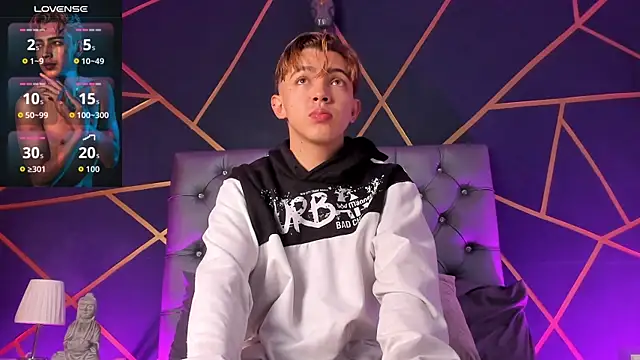 Lian Miller1  online show from 04/13/26, 12:42