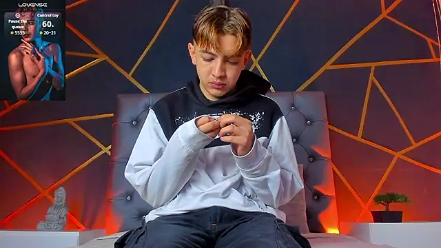 Snapshot of Lian_Miller1_ chatting on 01/14/26, 12:20 Lian Miller1 online show from 01/14/26, 12:20