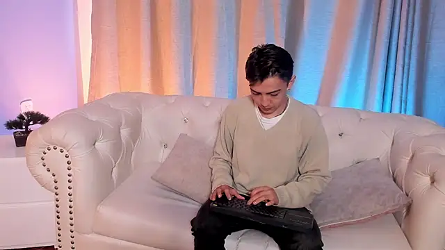 Lian Miller1  online show from 10/04/25, 12:28