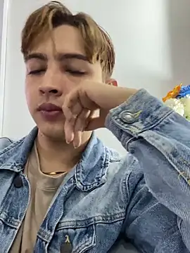 Lian Miller1  online show from 04/12/26, 01:47