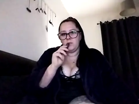 Snapshot of CuteLacexx chatting on 10/17/25, 08:21 CuteLacexx online show from 10/17/25, 08:21