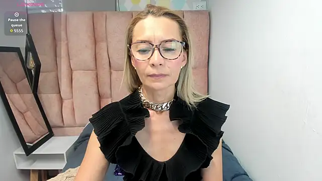 Issa Milf   online show from 03/17/26, 01:25