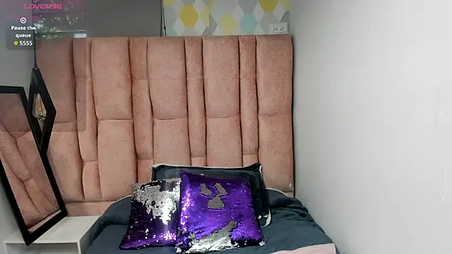 Issa Milf   online show from 02/11/26, 01:11