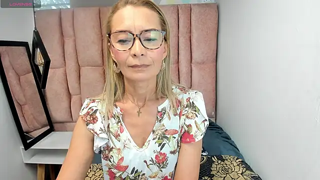 Issa Milf   online show from 02/25/26, 01:22