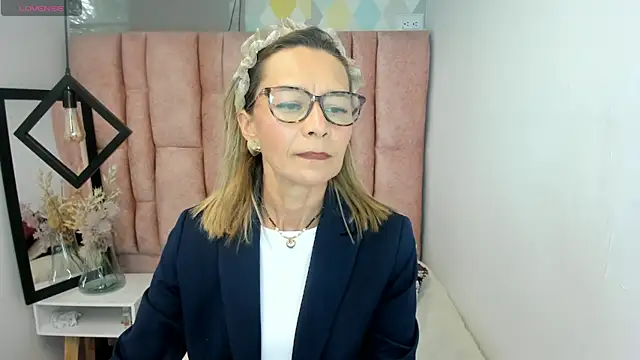 Issa Milf   online show from 05/28/26, 01:06