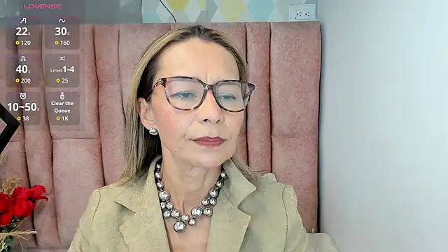Issa Milf   online show from 06/12/26, 01:09