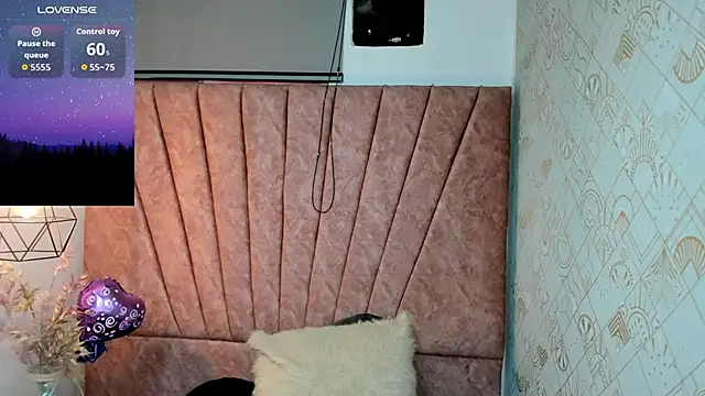 Issa Milf   online show from 10/11/25, 01:01