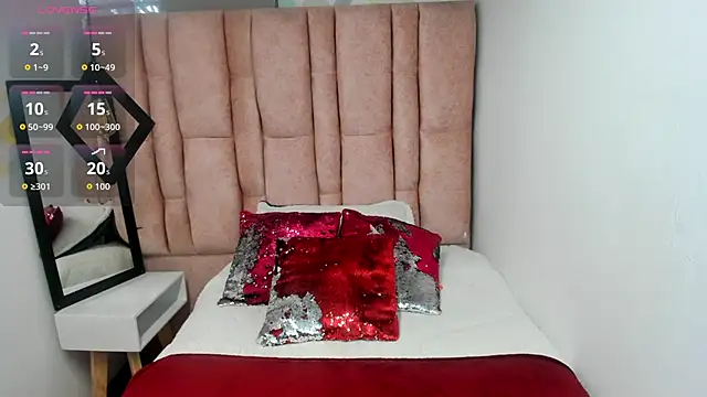 Issa Milf   online show from 03/25/26, 01:10