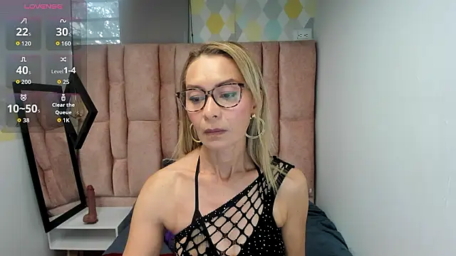 Issa Milf   online show from 03/05/26, 01:19