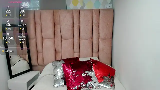 Issa Milf   online show from 04/07/26, 01:13
