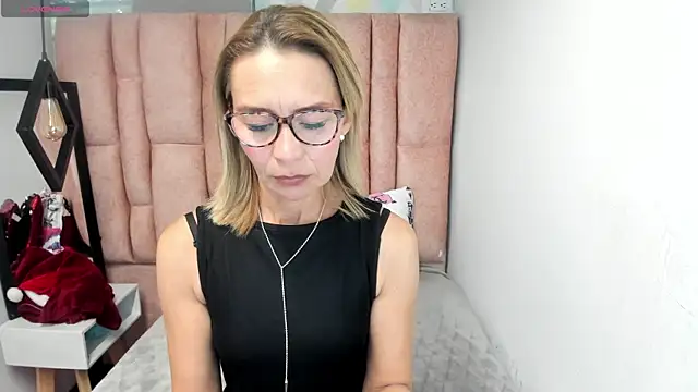 Issa Milf   online show from 04/14/26, 01:27