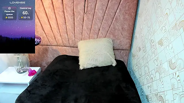 Issa Milf   online show from 10/10/25, 01:01