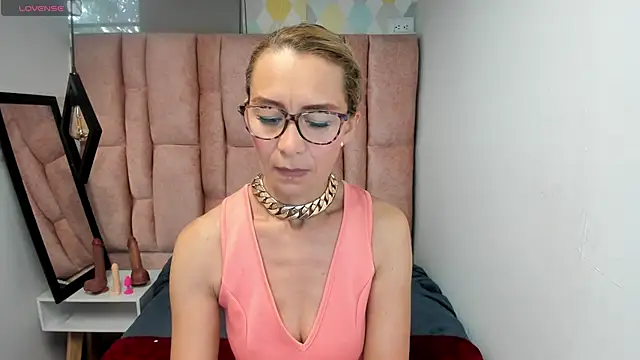 Issa Milf   online show from 03/19/26, 01:22