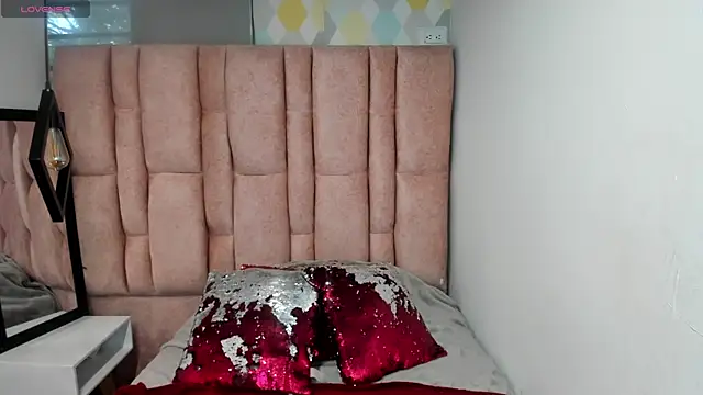Issa Milf   online show from 04/18/26, 01:24
