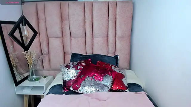 Issa Milf   online show from 05/15/26, 01:42