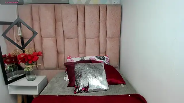 Issa Milf   online show from 06/04/26, 01:38