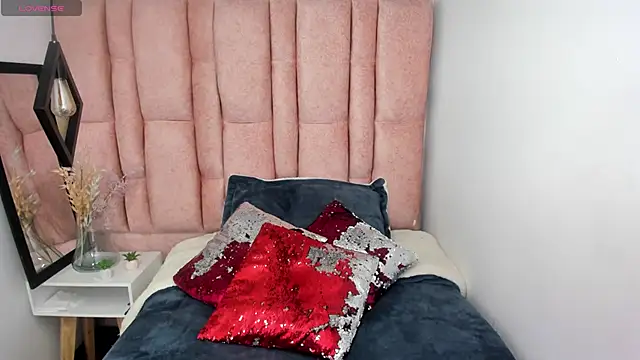 Issa Milf   online show from 05/13/26, 01:29