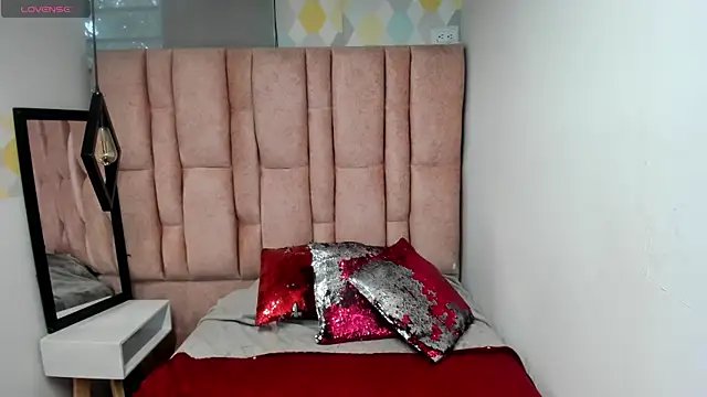Issa Milf   online show from 04/15/26, 01:37