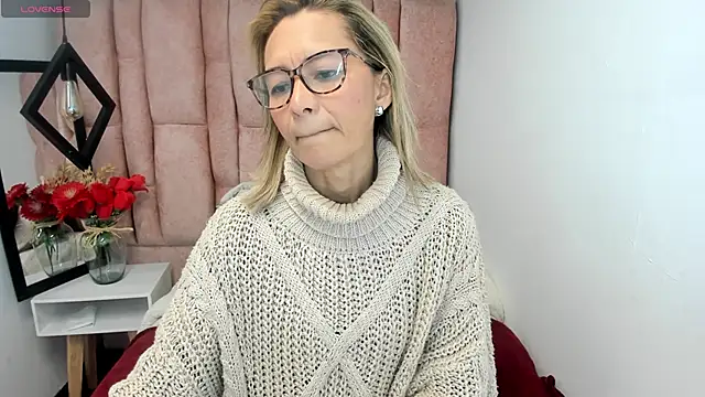 Issa Milf   online show from 06/15/26, 01:55
