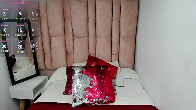 Issa Milf   online show from 04/13/26, 01:48