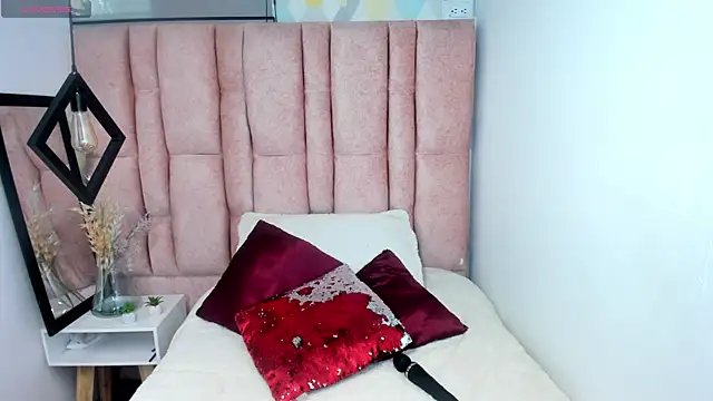 Issa Milf   online show from 05/20/26, 01:52