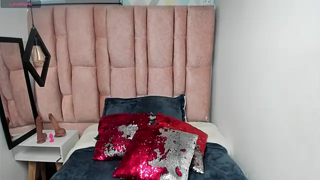 Issa Milf   online show from 05/04/26, 01:36