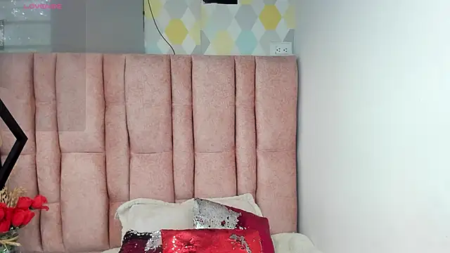Issa Milf   online show from 06/19/26, 04:24