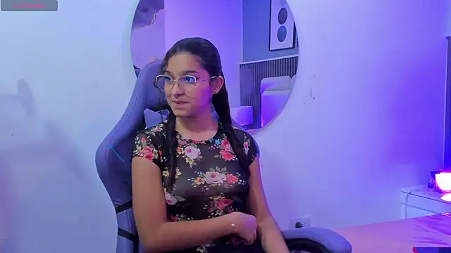 liz  cute online show from 10/05/25, 11:56