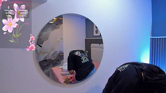 liz  cute online show from 11/21/25, 11:42