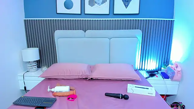 liz  cute online show from 12/03/25, 11:53