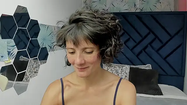 Valery More   online show from 11/09/25, 03:16