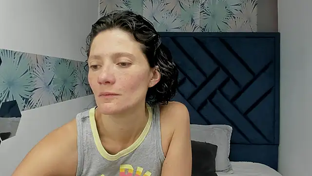 Valery More   online show from 11/12/25, 12:20