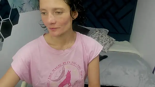 Valery More   online show from 10/26/25, 03:12