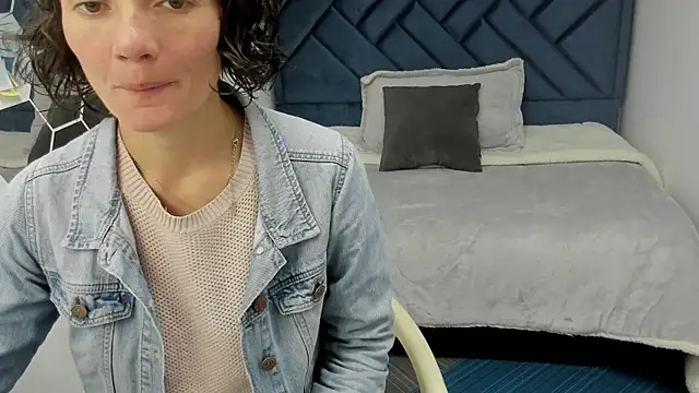 Valery More   online show from 11/29/25, 12:16