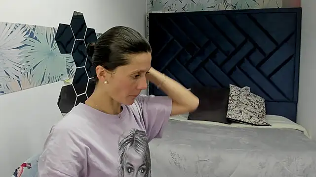 Valery More   online show from 11/20/25, 12:17