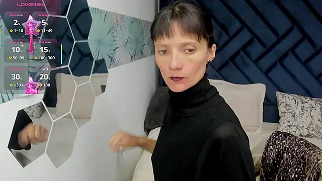 Snapshot of Valery_More__ chatting on 10/07/25, 12:17 Valery More online show from 10/07/25, 12:17