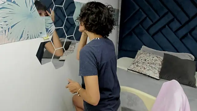 Valery More   online show from 10/30/25, 12:14