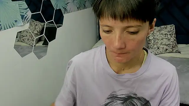 Snapshot of Valery_More__ chatting on 10/16/25, 12:24 Valery More online show from 10/16/25, 12:24