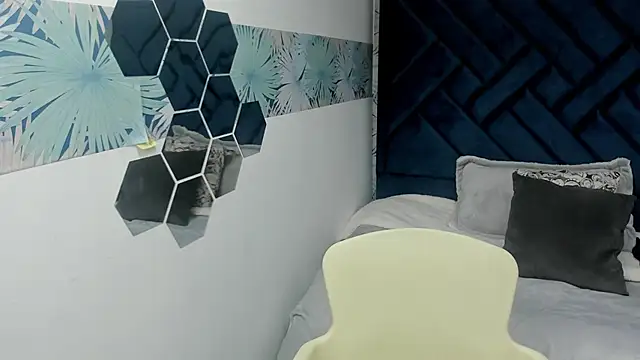 Valery More   online show from 10/31/25, 01:08