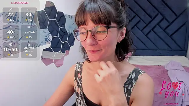 Snapshot of Valery_More__ chatting on 07/06/26, 03:03 Valery More online show from 07/06/26, 03:03