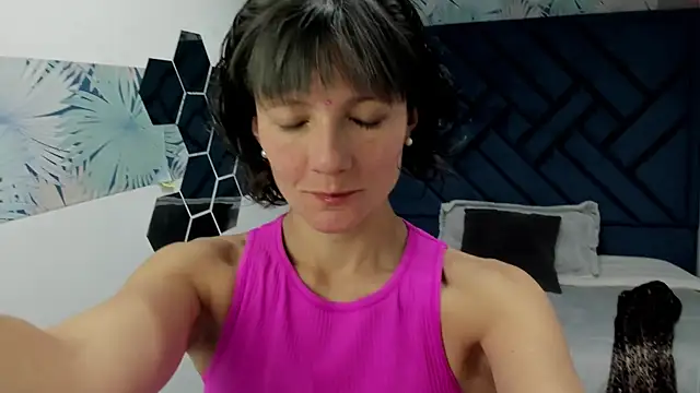 Valery More   online show from 11/18/25, 12:30