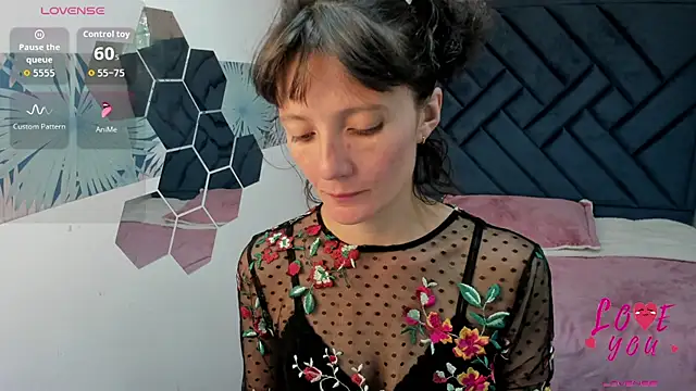 Snapshot of Valery_More__ chatting on 07/02/26, 01:17 Valery More online show from 07/02/26, 01:17