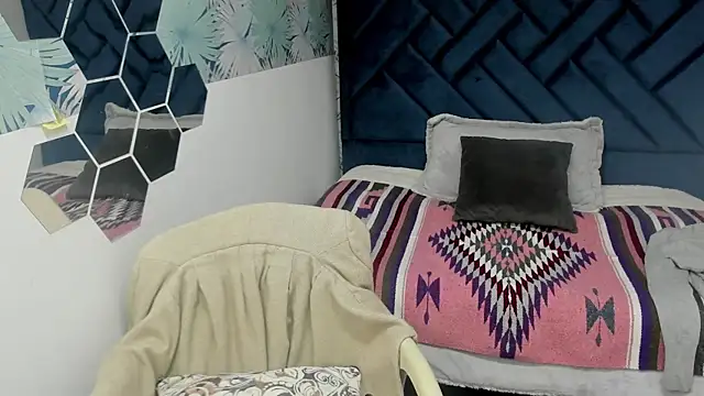 Valery More   online show from 11/04/25, 12:09