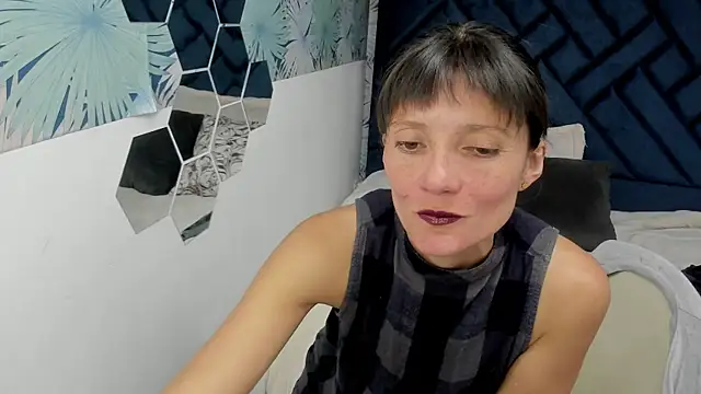 Snapshot of Valery_More__ chatting on 10/03/25, 12:50 Valery More online show from 10/03/25, 12:50