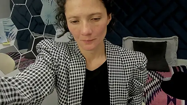 Valery More   online show from 11/13/25, 12:09