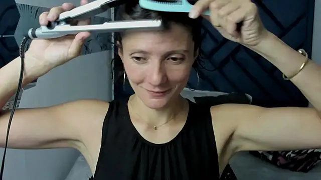 Valery More   online show from 11/10/25, 12:10