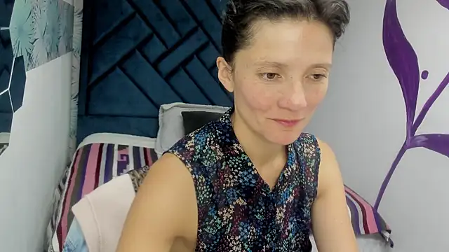 Valery More   online show from 10/28/25, 12:15