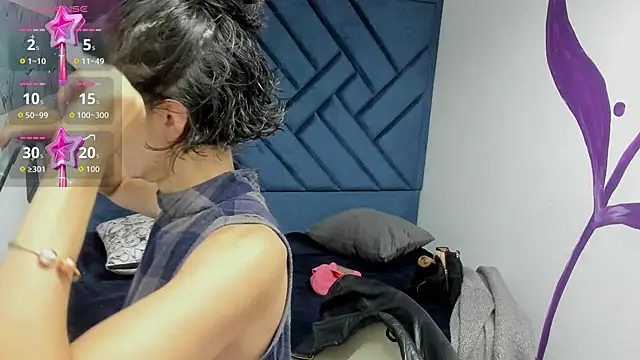 Snapshot of Valery_More__ chatting on 10/11/25, 12:17 Valery More online show from 10/11/25, 12:17